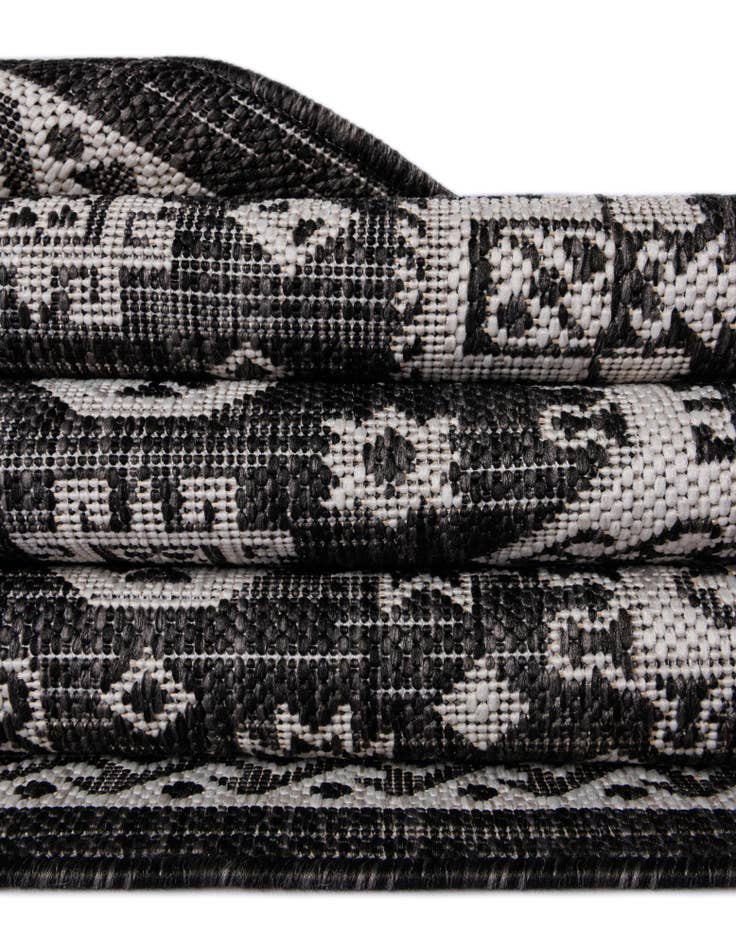 Detail image of 3' x 5' 3 Easy-Clean Aztec Indoor / Outdoor Rug