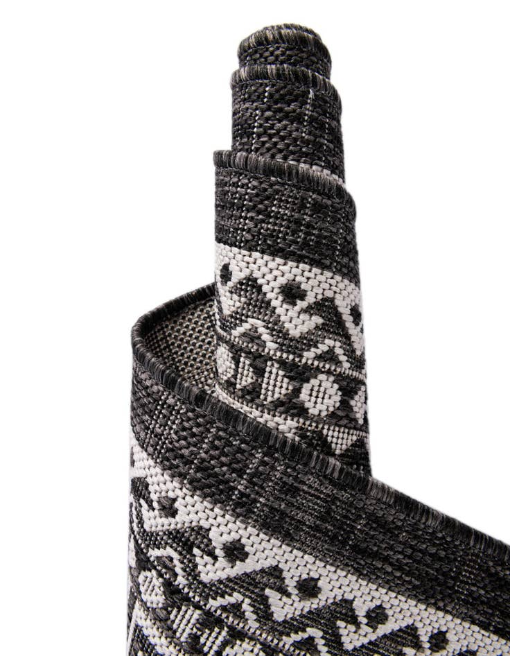 Detail image of 10' x 14' Easy-Clean Aztec Indoor / Outdoor Rug