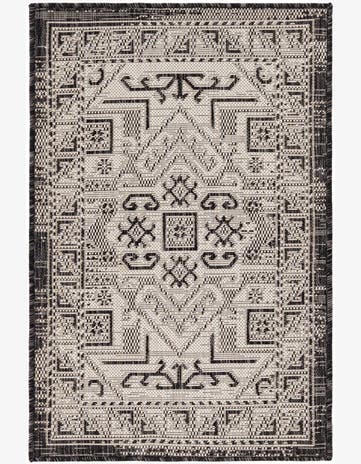 2' x 3' Easy-Clean Aztec Indoor / Outdoor Rug