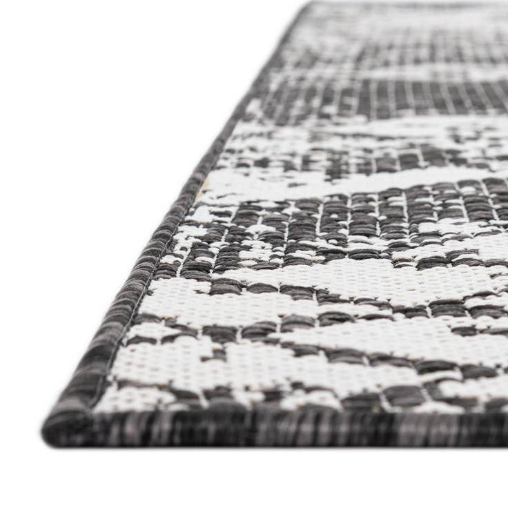 Detail image of 6' x 9' Easy-Clean Bohemian Indoor / Outdoor Rug