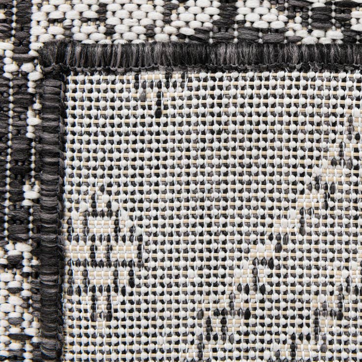 Detail image of 6' x 9' Easy-Clean Bohemian Indoor / Outdoor Rug