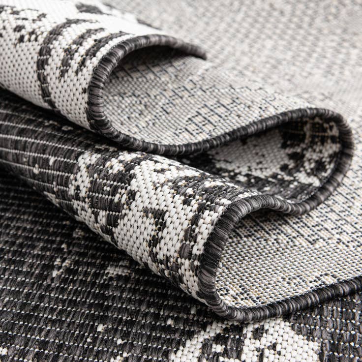 Detail image of 6' x 9' Easy-Clean Bohemian Indoor / Outdoor Rug
