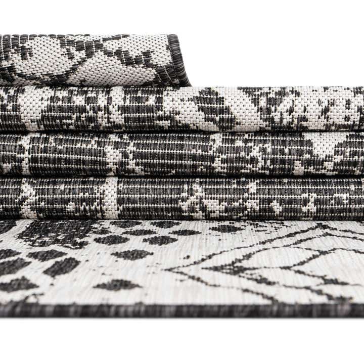 6' x 9' Easy-Clean Bohemian Indoor / Outdoor Rug