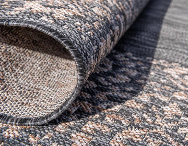 Detail image of 7' x 10' Easy-Clean Border Indoor / Outdoor Rug