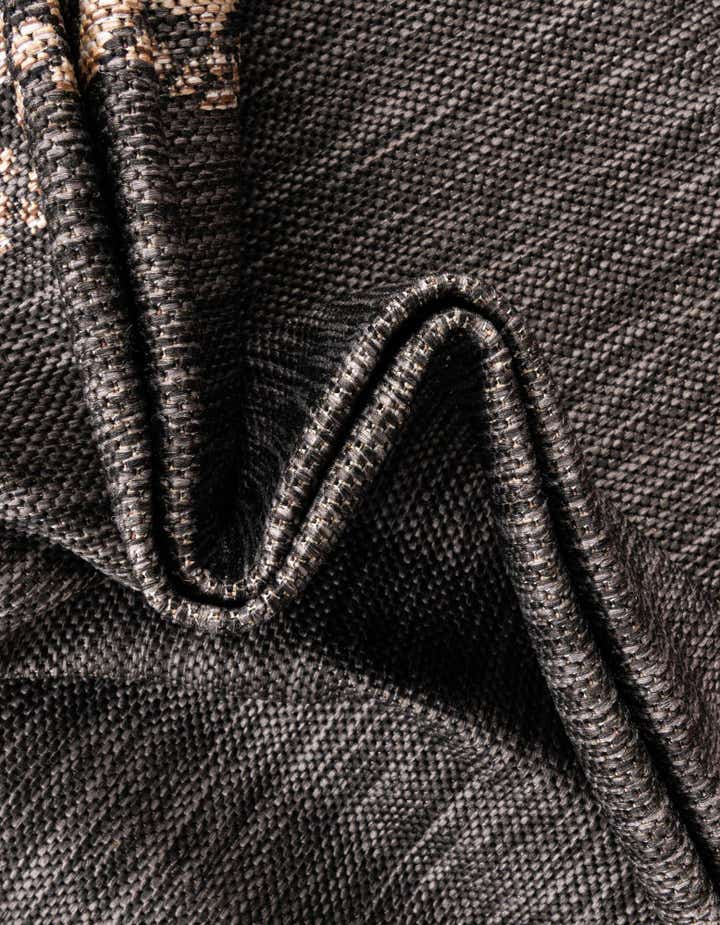 7' x 10' Easy-Clean Border Indoor / Outdoor Rug