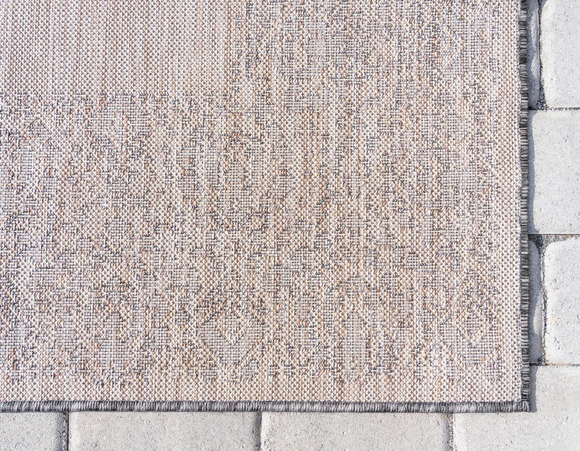 6' x 9' Easy-Clean Border Indoor / Outdoor Rug