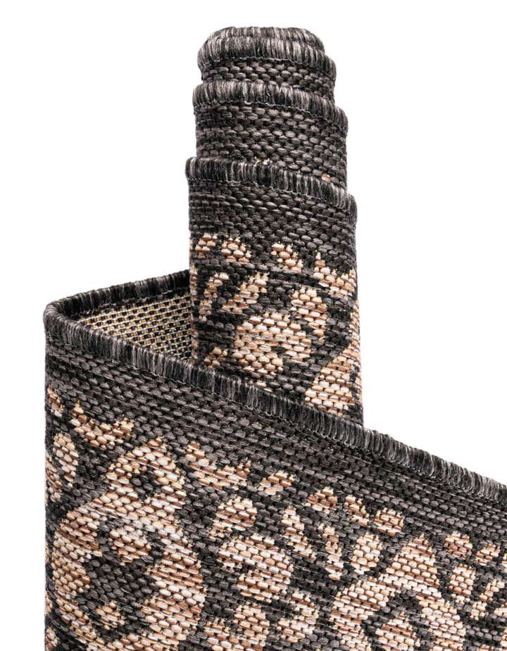 7' x 10' Easy-Clean Border Indoor / Outdoor Rug