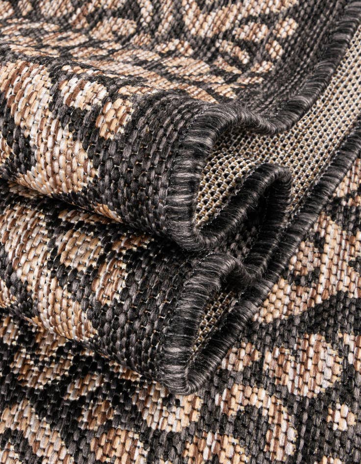 Detail image of 9' x 12' Easy-Clean Border Indoor / Outdoor Rug