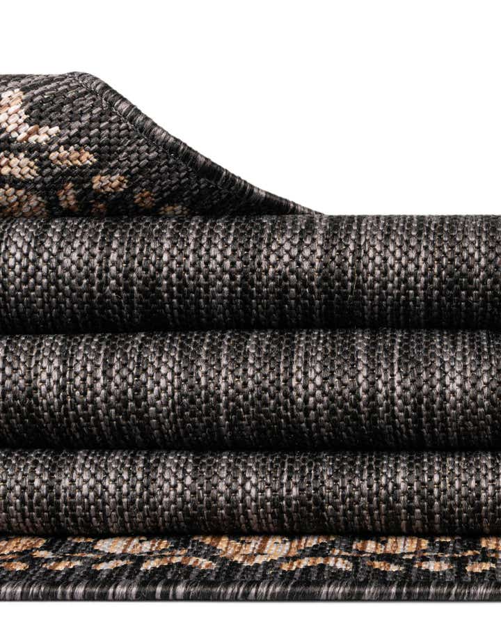 7' x 10' Easy-Clean Border Indoor / Outdoor Rug