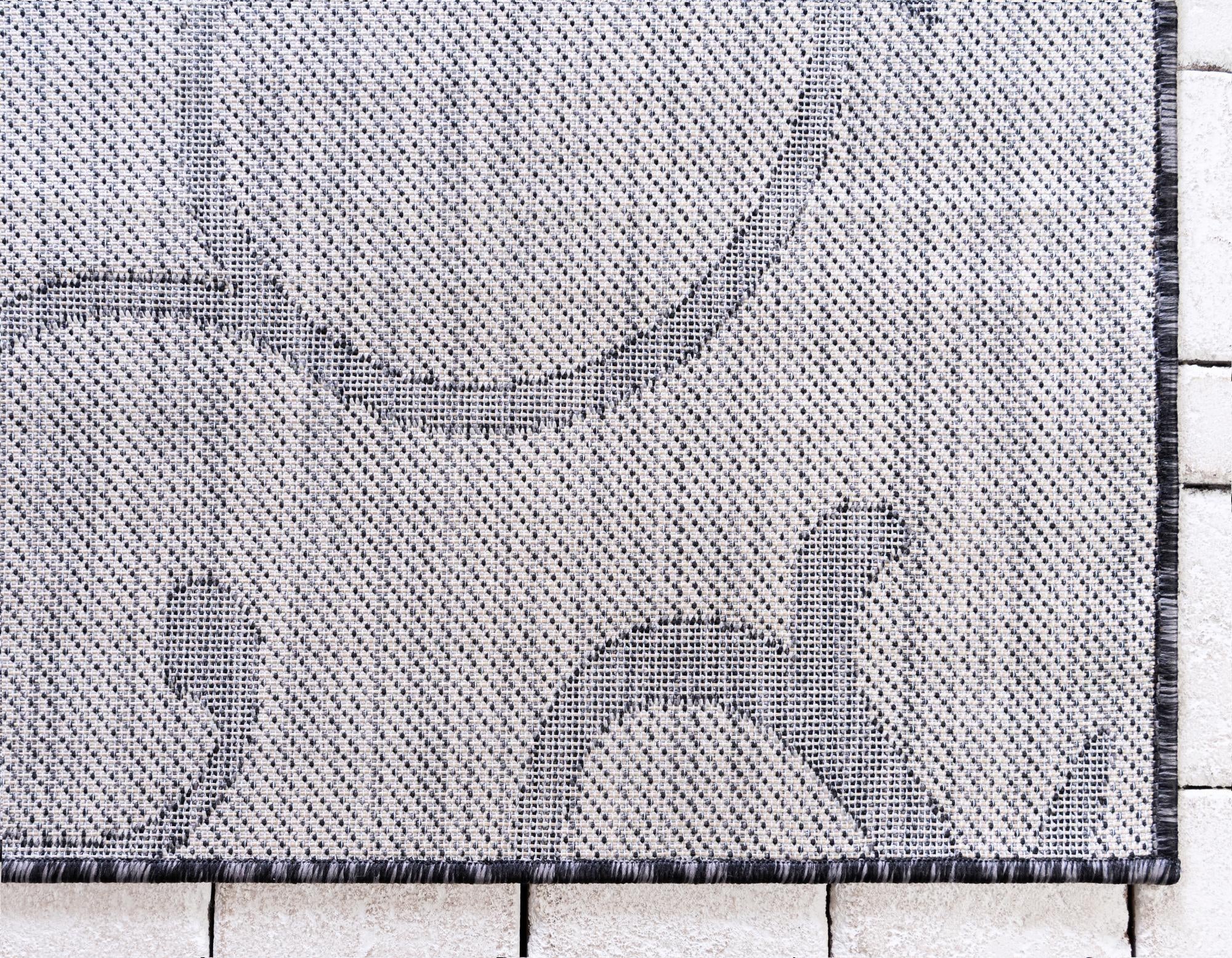 7' x 10' Easy-Clean Botanical Indoor / Outdoor Rug