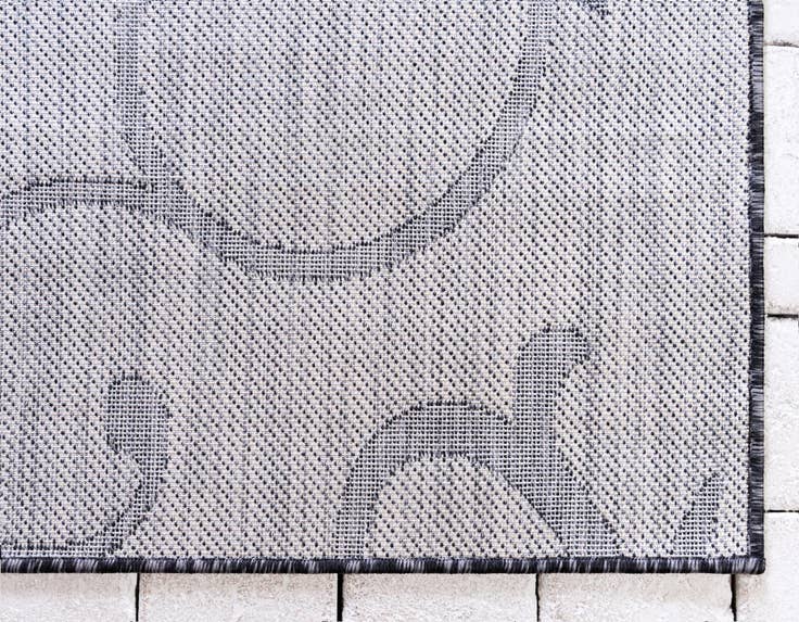 Detail image of 6' x 9' Easy-Clean Botanical Indoor / Outdoor Rug