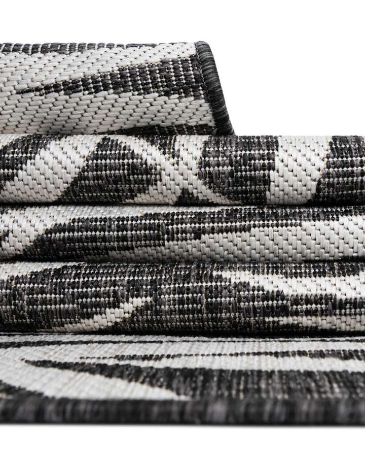 4' x 6' Easy-Clean Botanical Indoor / Outdoor Rug