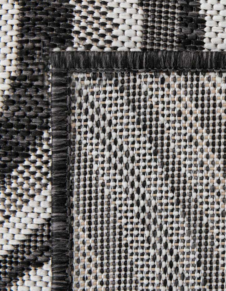 7' 10 x 11' Easy-Clean Modern Indoor / Outdoor Rug