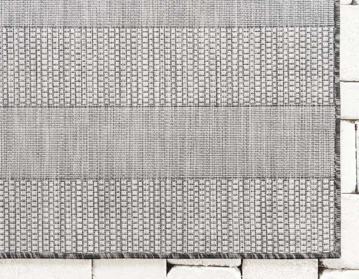 6' x 9' Easy-Clean Ribbon Indoor / Outdoor Rug