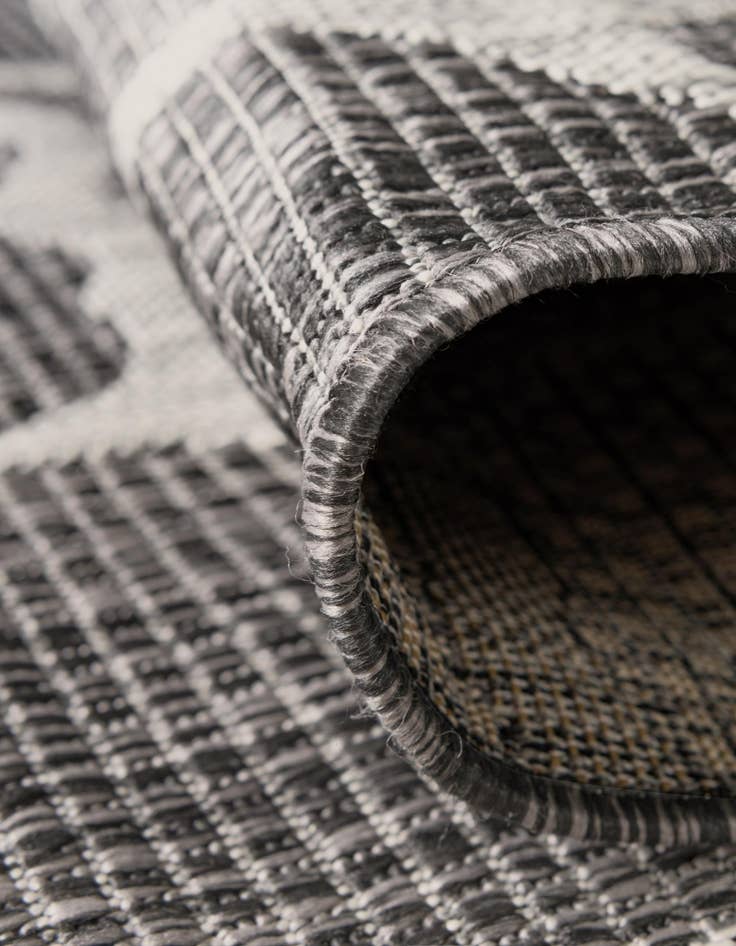 Detail image of 7' 10 x 11' Easy-Clean Safari Indoor / Outdoor Rug