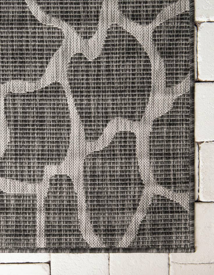 Detail image of 7' 10 x 11' Easy-Clean Safari Indoor / Outdoor Rug