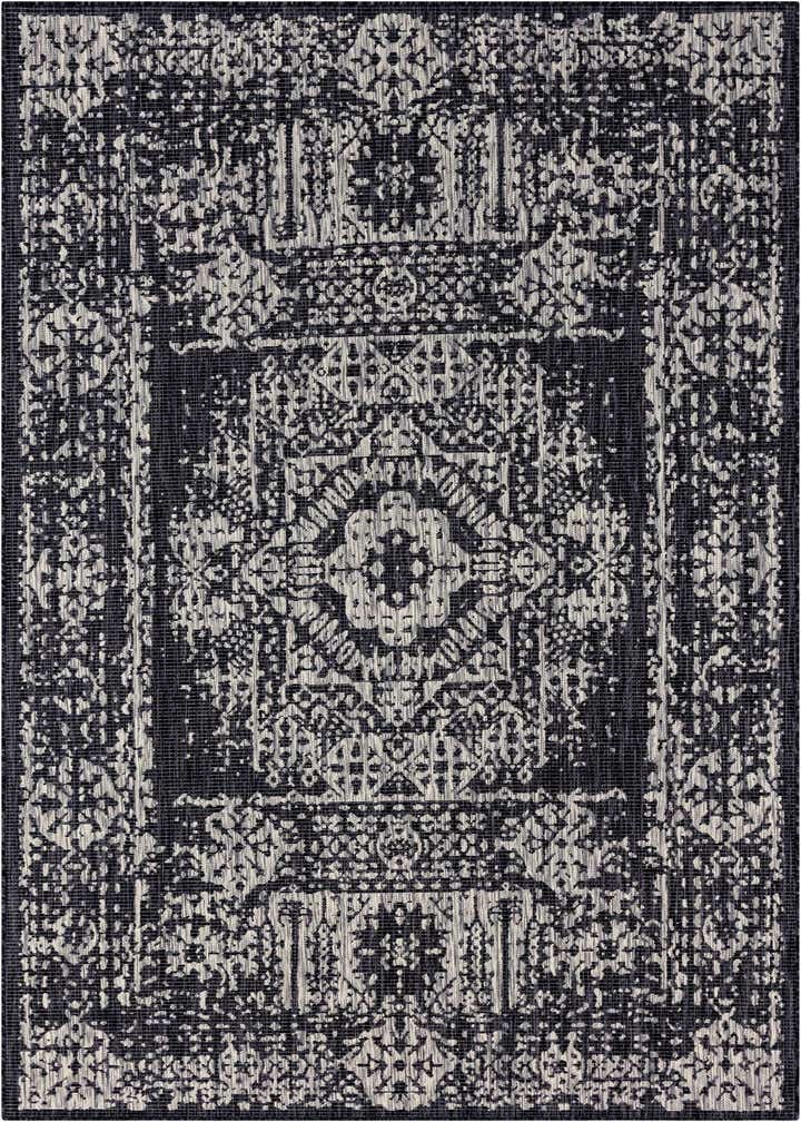 7' x 10' Easy-Clean Traditional Indoor / Outdoor Rug