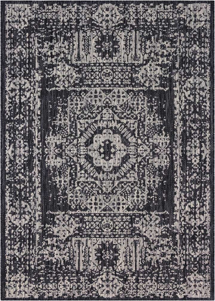 6' x 9' Easy-Clean Traditional Indoor / Outdoor Rug