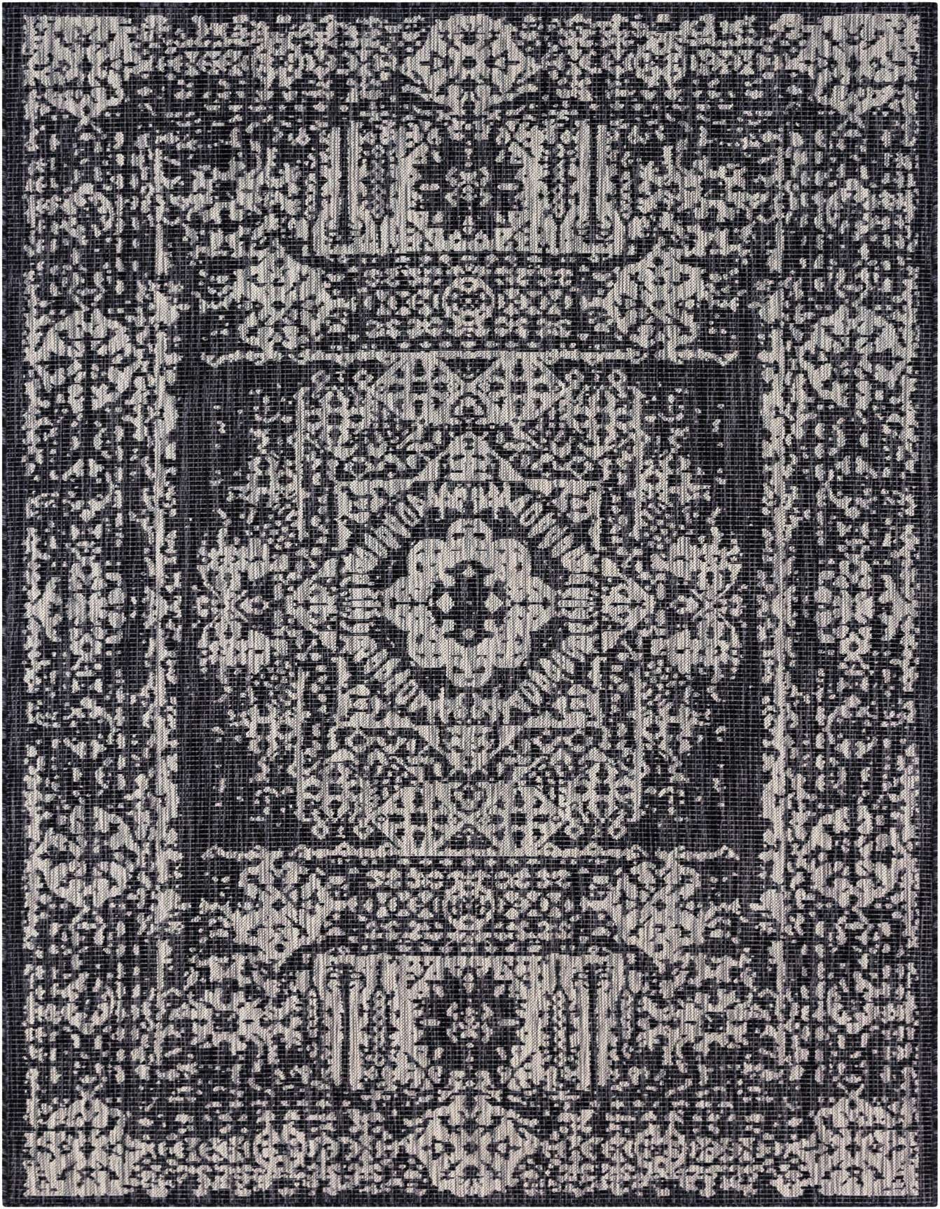 6' x 9' Easy-Clean Traditional Indoor / Outdoor Rug