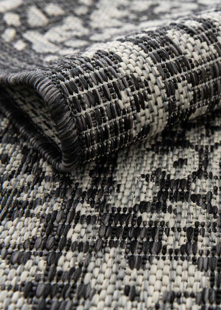 10' x 14' Easy-Clean Traditional Indoor / Outdoor Rug