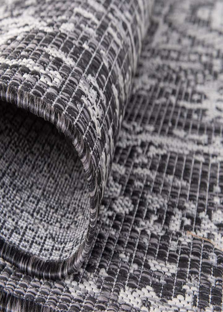10' x 14' Easy-Clean Traditional Indoor / Outdoor Rug