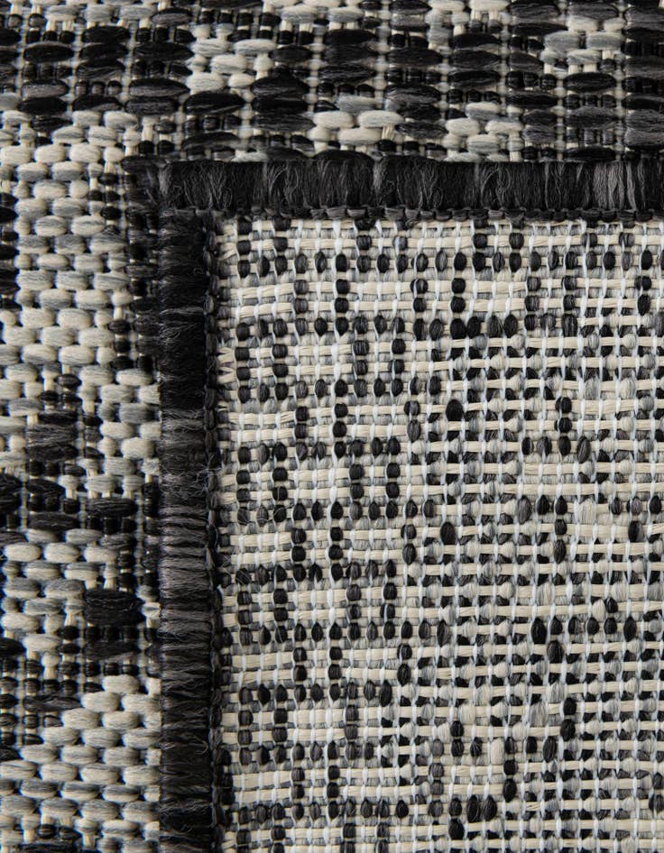 Detail image of 10' x 14' Easy-Clean Traditional Indoor / Outdoor Rug