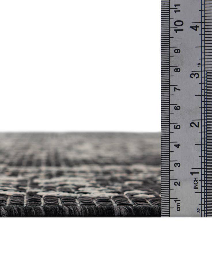 Detail image of 7' x 10'  Washable Traditional Indoor / Outdoor Rug