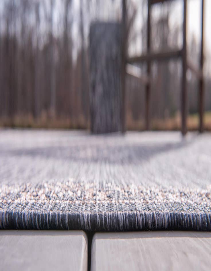 Detail image of 5' 3 x 8'  Washable Traditional Indoor / Outdoor Rug