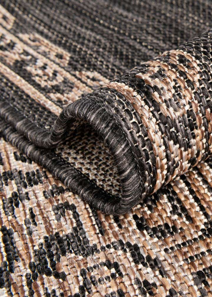 4' x 6' Easy-Clean Traditional Indoor / Outdoor Rug
