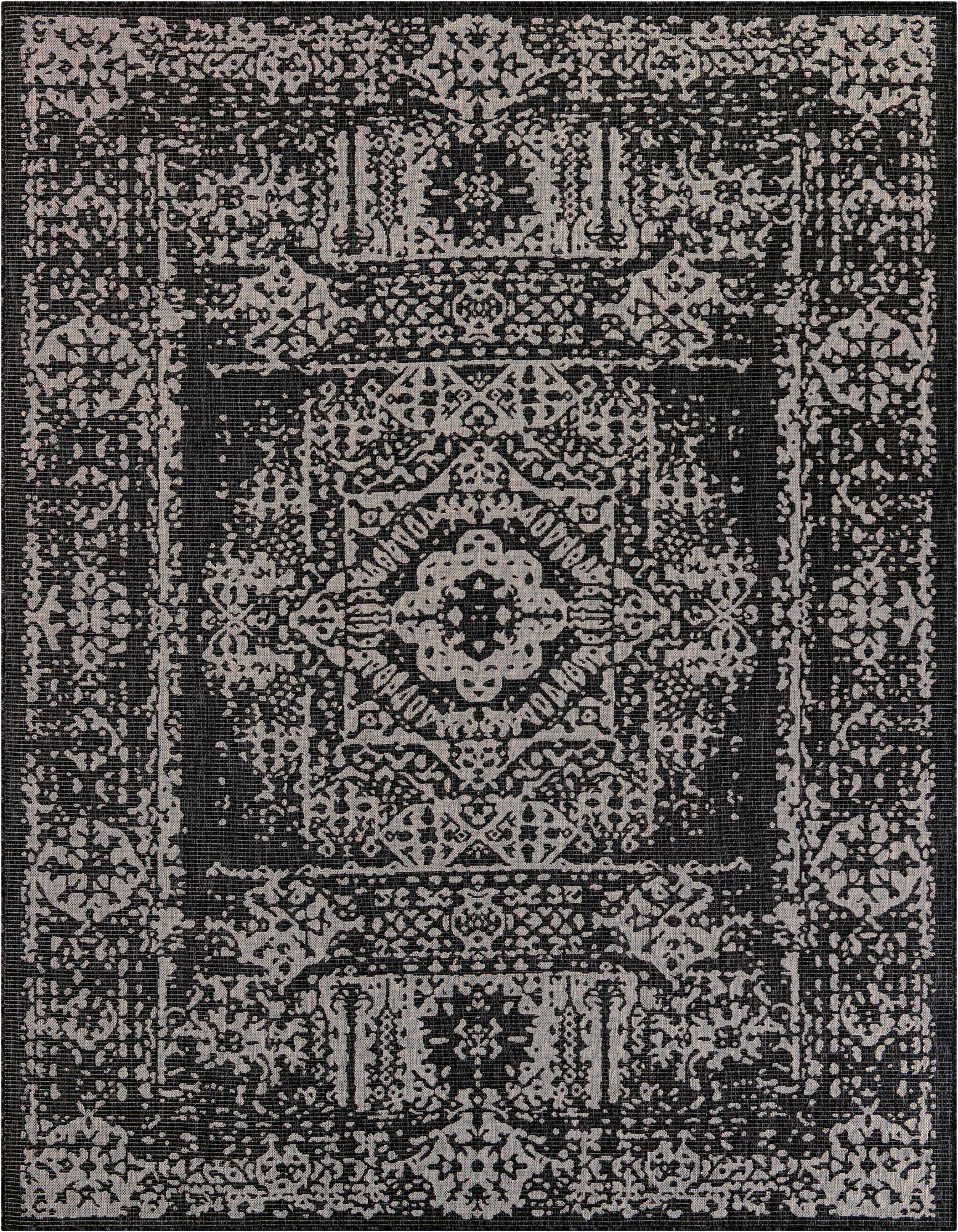 7' 10 x 10' Easy-Clean Traditional Indoor / Outdoor Rug