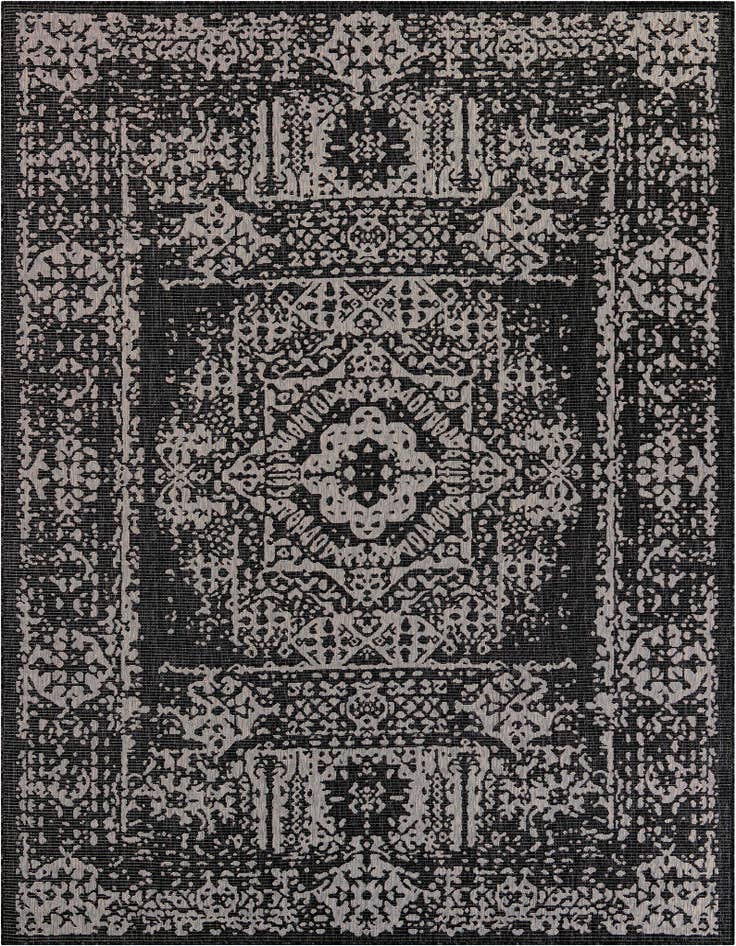 Detail image of 7' 10 x 10' Easy-Clean Traditional Indoor / Outdoor Rug