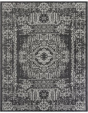 7' 10 x 10' Easy-Clean Traditional Indoor / Outdoor Rug