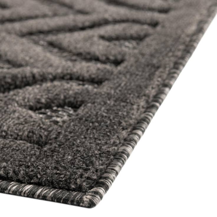 Detail image of 5' 3 x 8' Easy-Clean Trellis Textured Indoor / Outdoor Rug