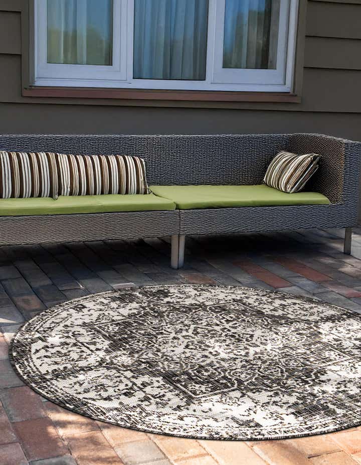 7' x 7' Easy-Clean Jill Zarin Indoor / Outdoor Round Rug