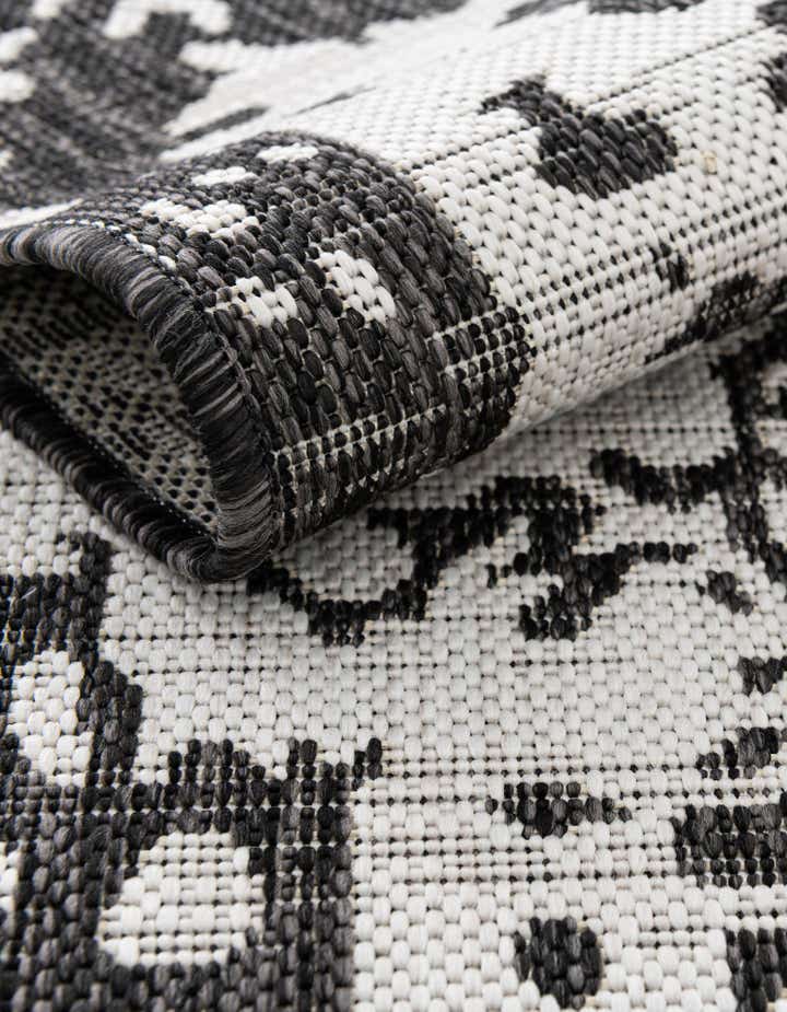 7' x 7' Easy-Clean Jill Zarin Indoor / Outdoor Round Rug