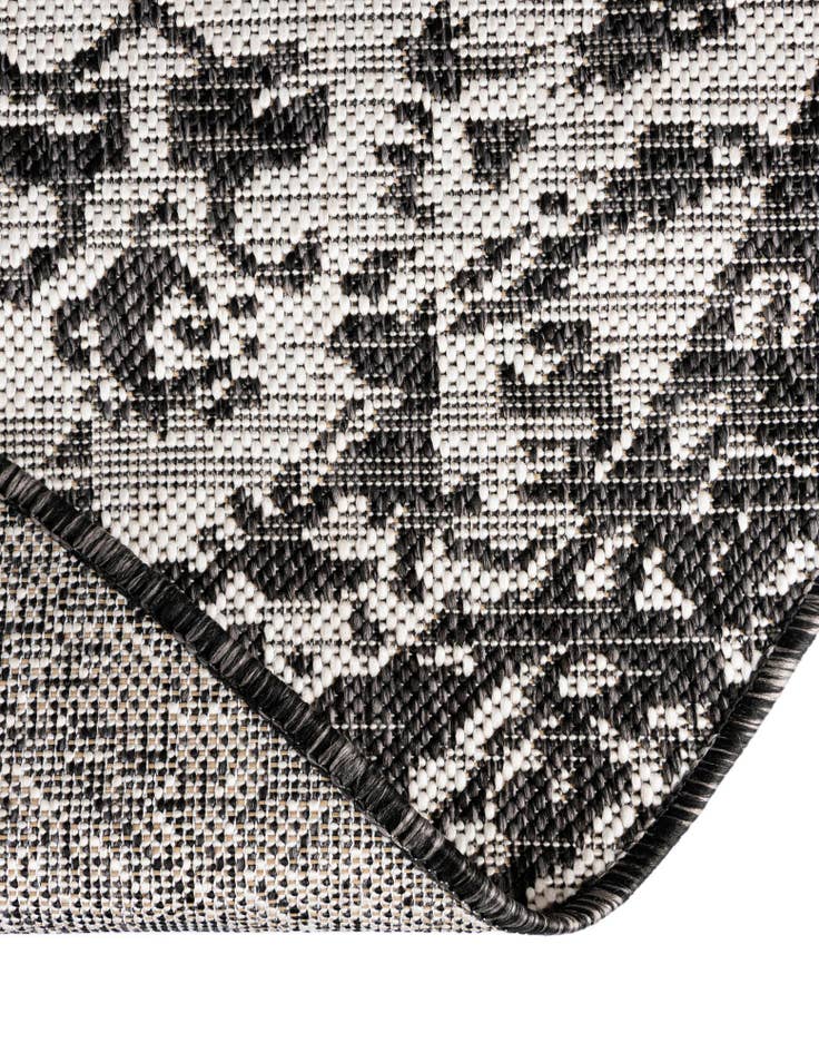 Detail image of 6' 7 x 6' 7 Easy-Clean Jill Zarin Dubai Indoor / Outdoor Round Rug