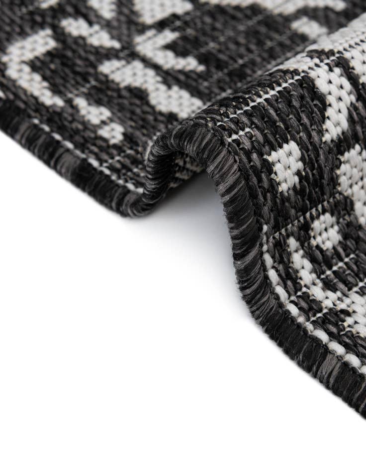 Detail image of 13' x 13' Easy-Clean Jill Zarin Dubai Indoor / Outdoor Round Rug