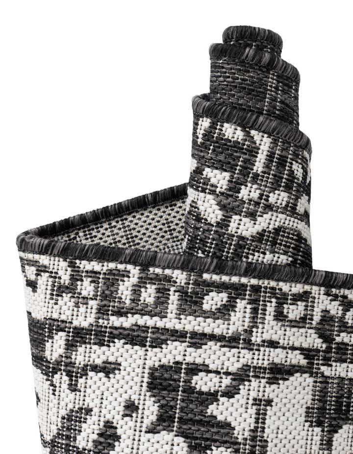 7' x 7' Easy-Clean Jill Zarin Indoor / Outdoor Round Rug