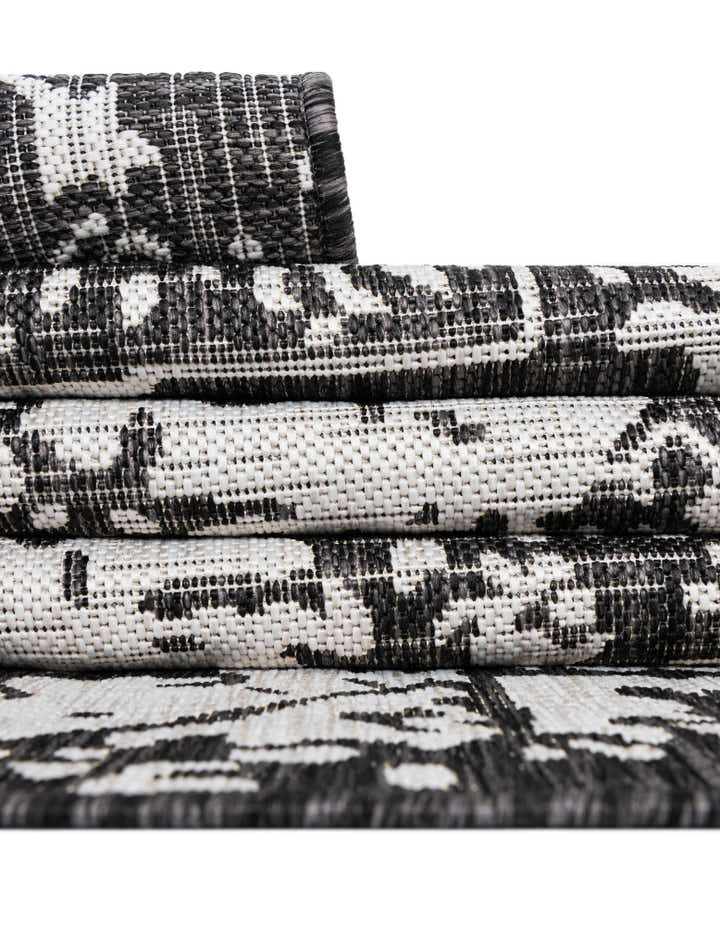 7' x 7' Easy-Clean Jill Zarin Indoor / Outdoor Round Rug