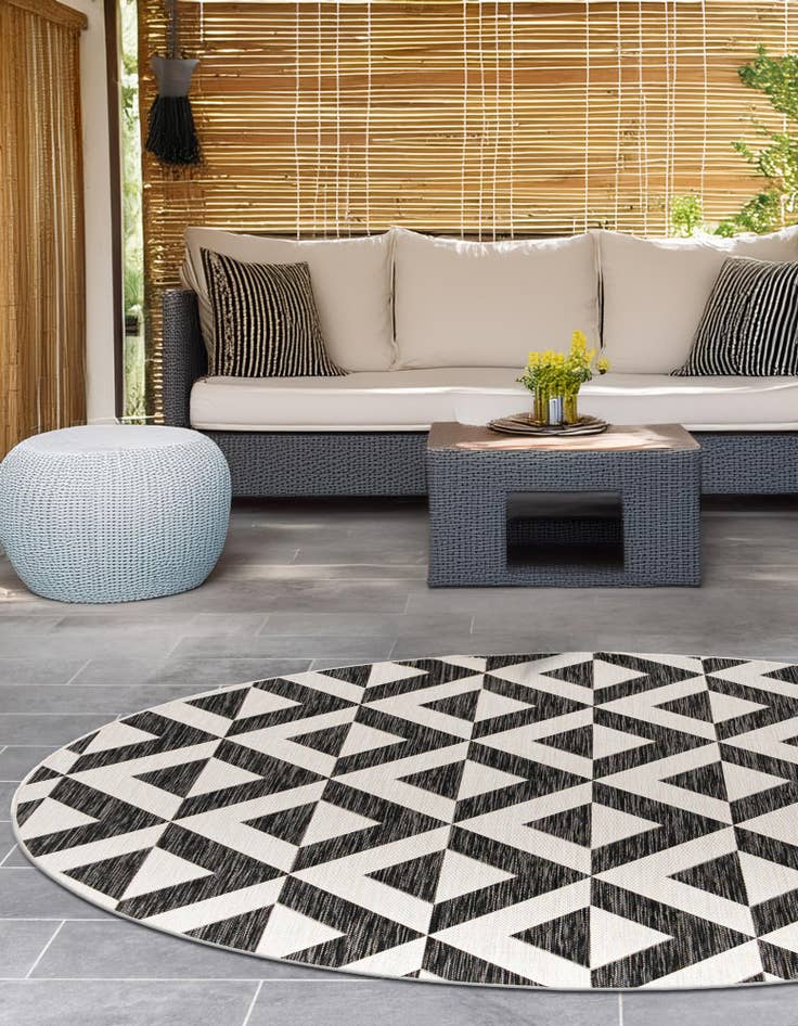 Detail image of 13' x 13' Easy-Clean Jill Zarin Indoor / Outdoor Round Rug