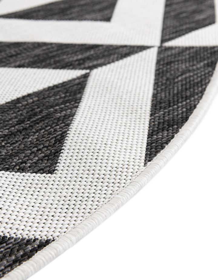 5' 3 x 5' 3 Easy-Clean Jill Zarin Napa Indoor / Outdoor Round Rug