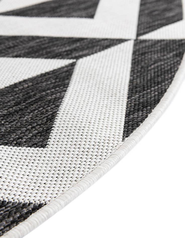 Detail image of 6' 7 x 6' 7 Easy-Clean Jill Zarin Napa Indoor / Outdoor Round Rug