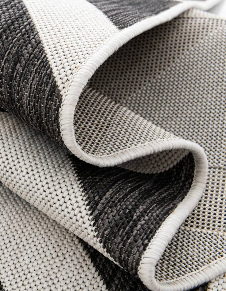 Detail image of 4' x 4' Easy-Clean Jill Zarin Napa Indoor / Outdoor Round Rug