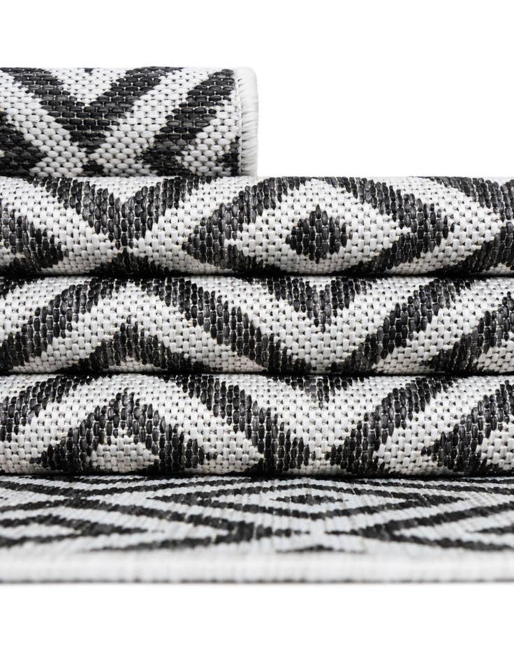 Detail image of 12' x 12' Easy-Clean Jill Zarin Costa Rica Indoor / Outdoor Round Rug