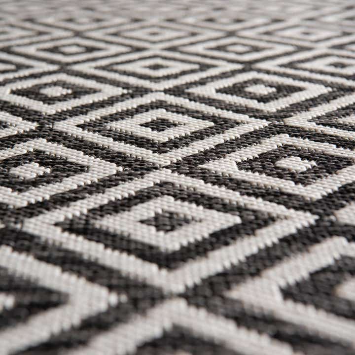 12' x 12' Easy-Clean Jill Zarin Costa Rica Indoor / Outdoor Round Rug