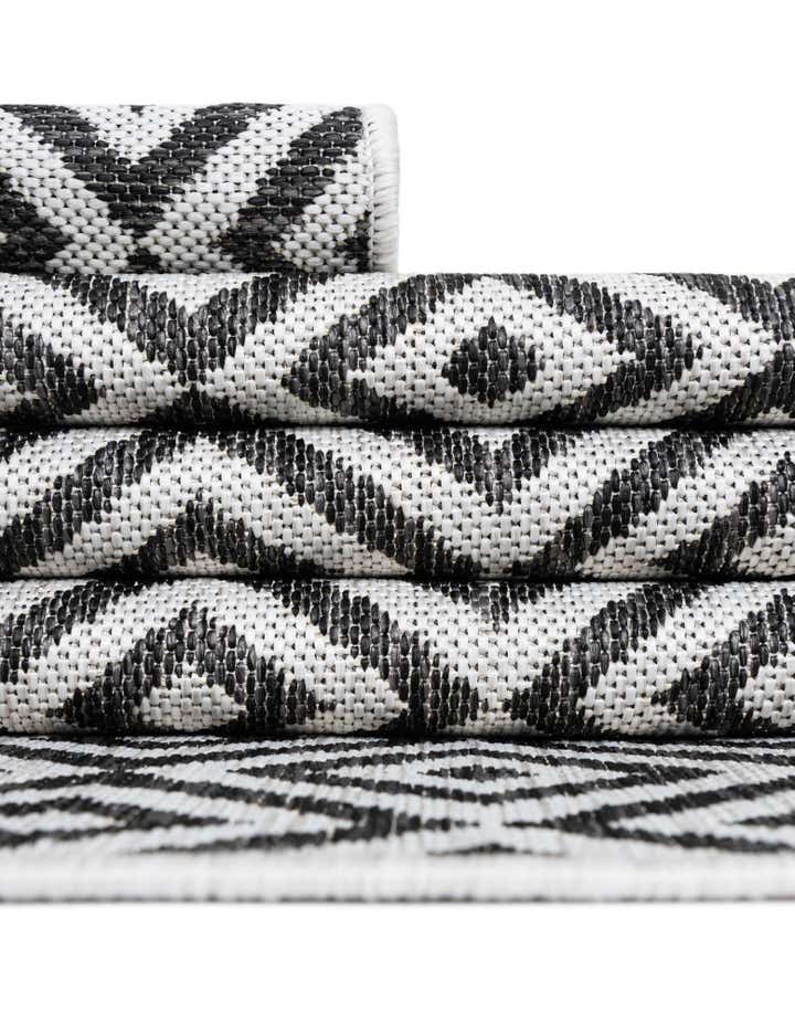 13' x 13' Easy-Clean Jill Zarin Indoor / Outdoor Round Rug