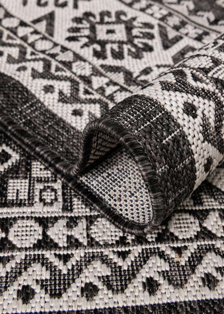 13' x 13' Easy-Clean Aztec Indoor / Outdoor Round Rug