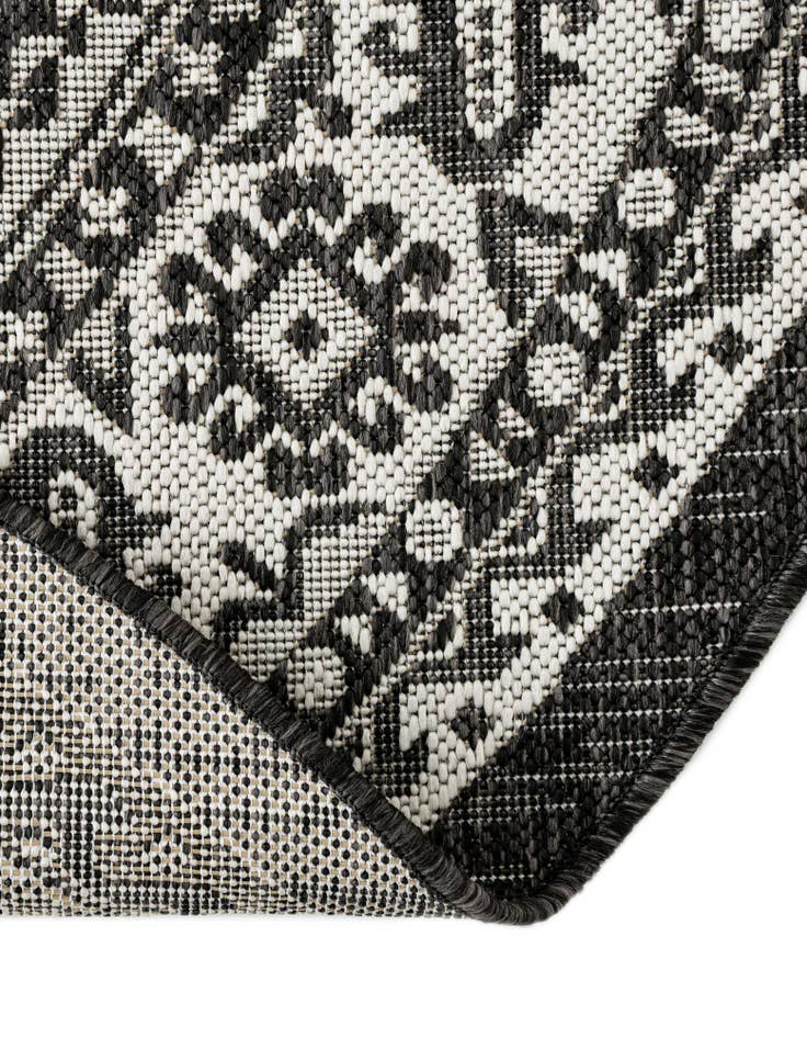 Detail image of 13' x 13' Easy-Clean Aztec Indoor / Outdoor Round Rug