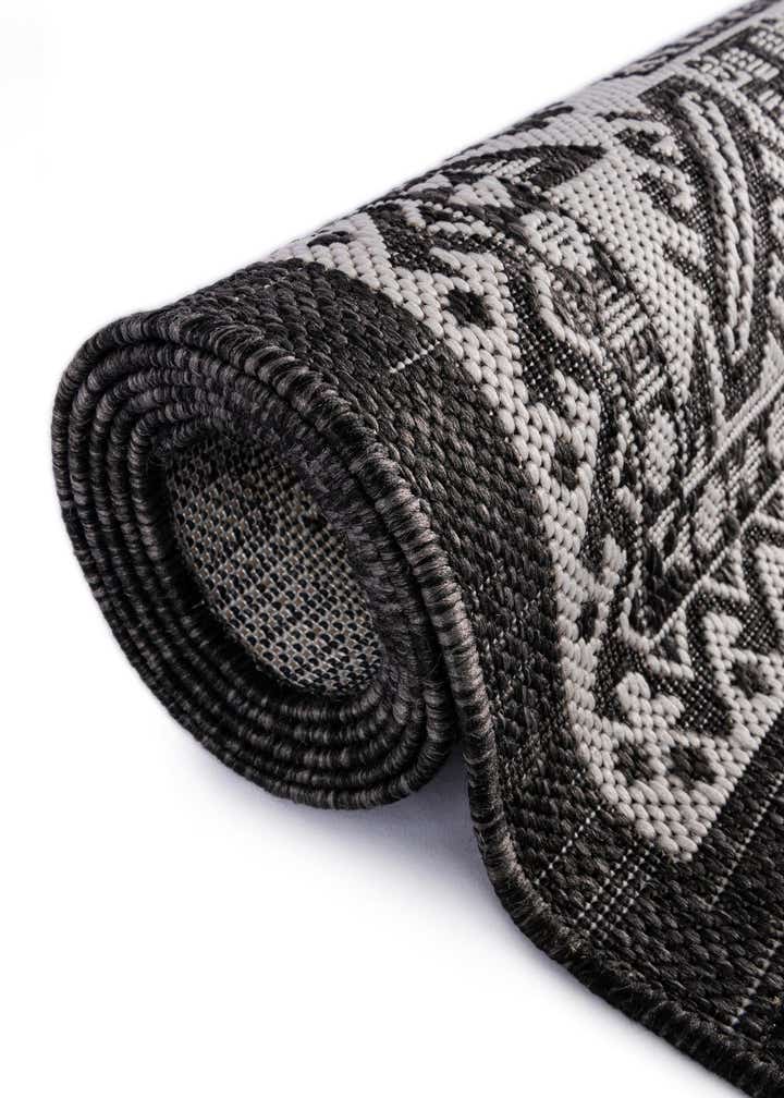 13' x 13' Easy-Clean Aztec Indoor / Outdoor Round Rug