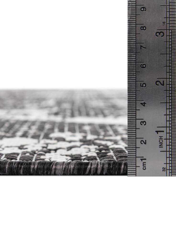 Detail image of 3' x 3' Easy-Clean Bohemian Indoor / Outdoor Round Rug